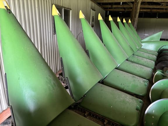 Image of John Deere 608C equipment image 3