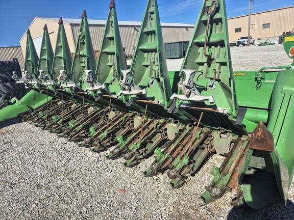 2009 John Deere 608C Equipment Image0