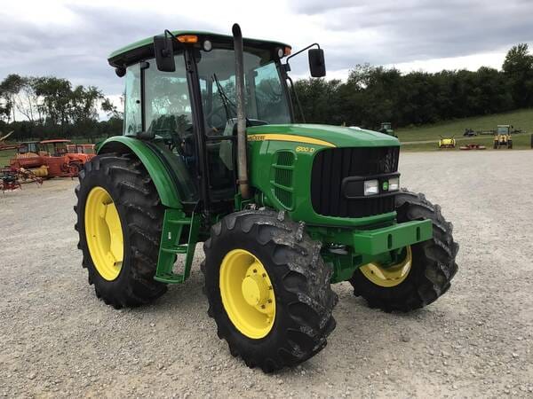 2009 John Deere 6100D Equipment Image0