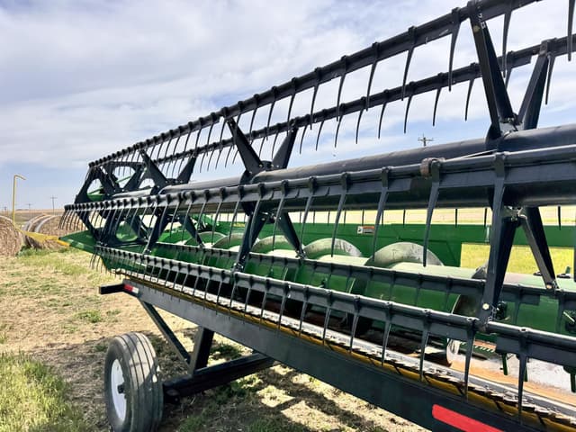 Image of John Deere 630F equipment image 4