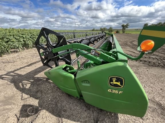 Main image John Deere 635F