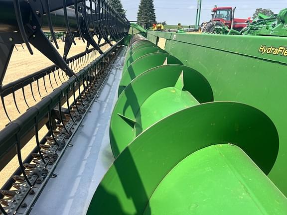 Image of John Deere 635F equipment image 4