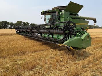 Main image John Deere 635F