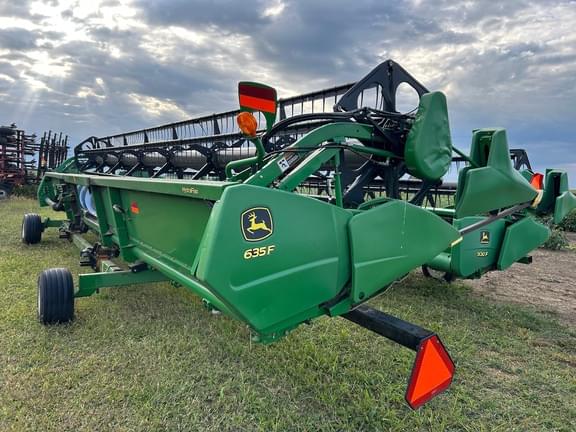Image of John Deere 635F equipment image 4