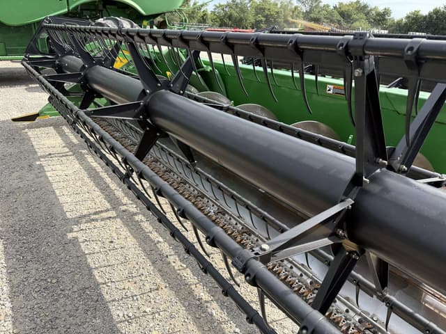 Image of John Deere 635F equipment image 4