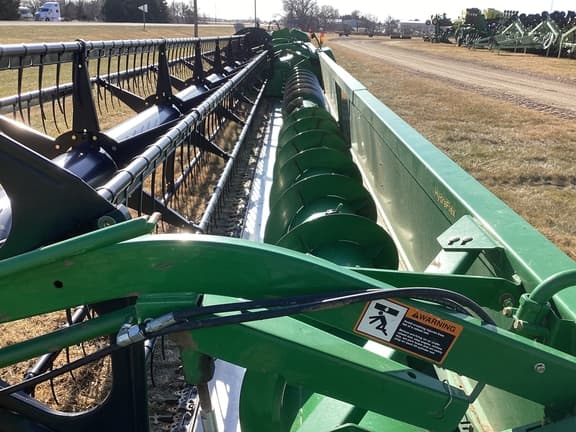 Image of John Deere 635F equipment image 4