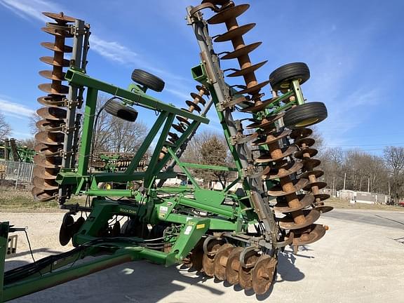 Image of John Deere 637 equipment image 1