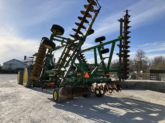 Image of John Deere 637 equipment image 2