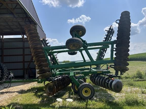 Image of John Deere 637 equipment image 2