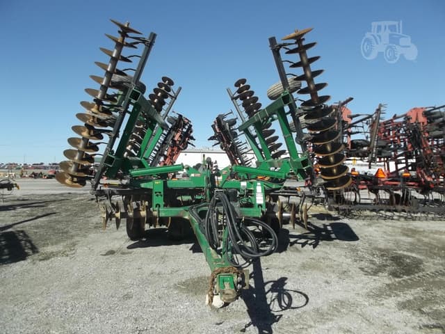 Image of John Deere 637 equipment image 1
