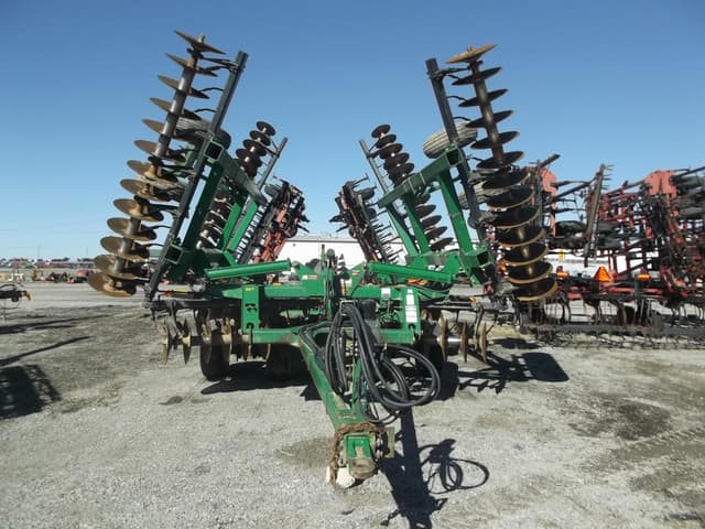 Image of John Deere 637 equipment image 1