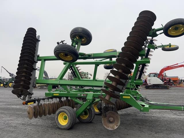 Image of John Deere 637 equipment image 2