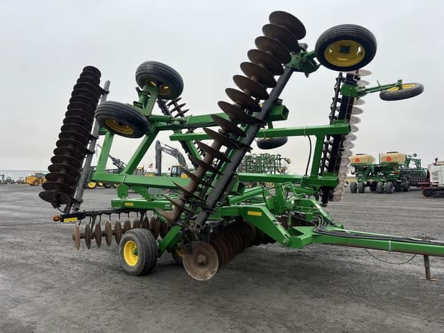 Image of John Deere 637 equipment image 1