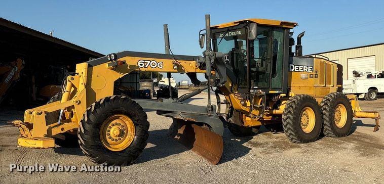2009 John Deere 670G Equipment Image0
