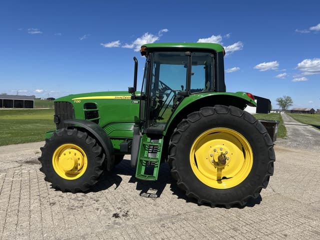 Image of John Deere 7130 equipment image 2