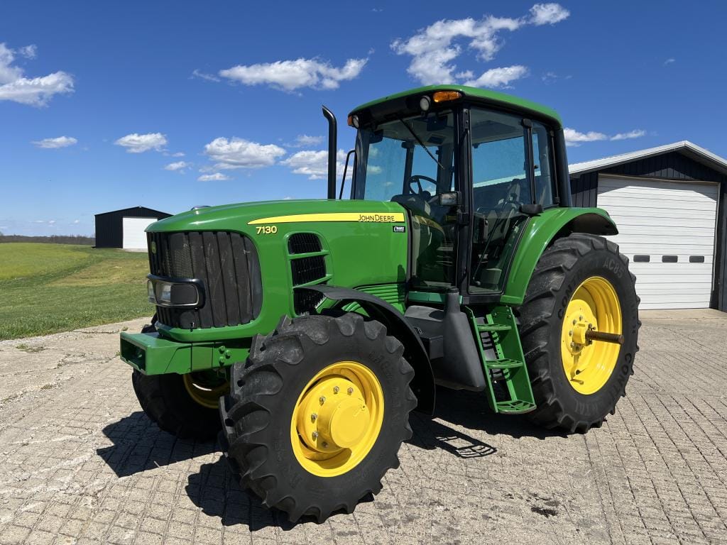 John Deere 7130 Equipment Image0