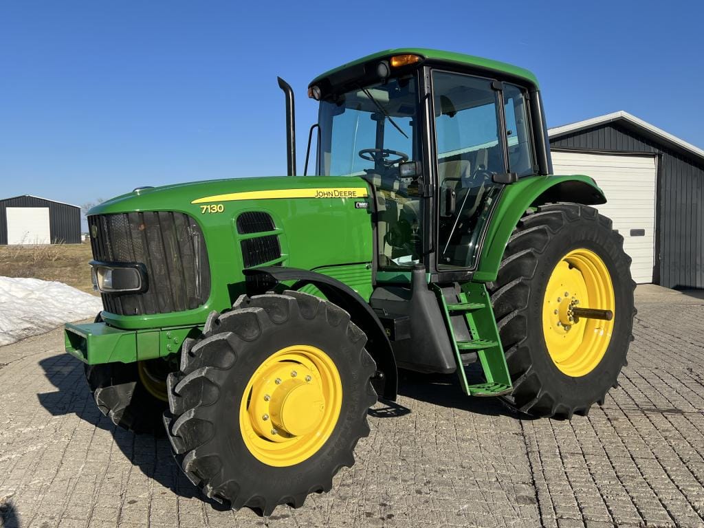John Deere 7130 Equipment Image0