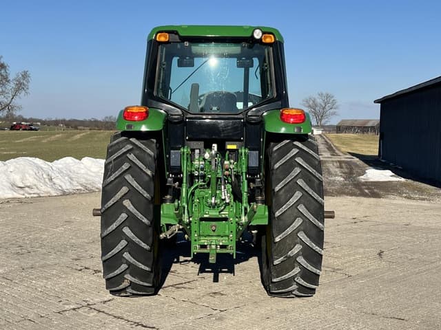 Image of John Deere 7130 equipment image 4