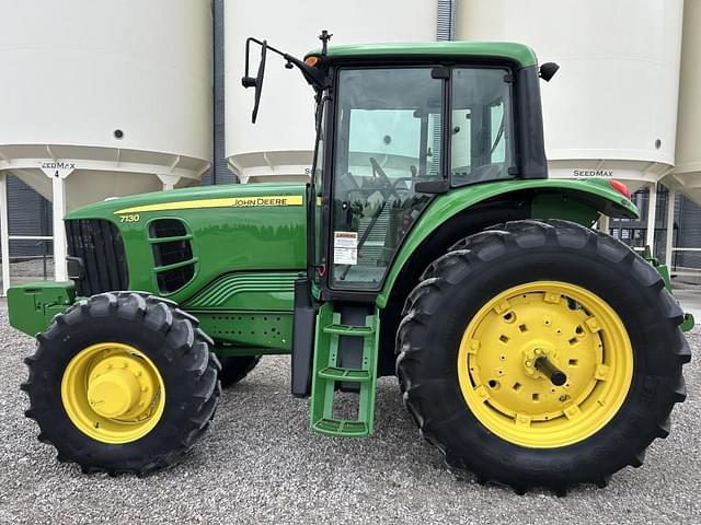Image of John Deere 7130 equipment image 2