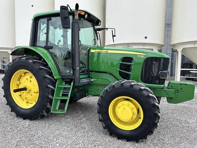 Image of John Deere 7130 equipment image 1