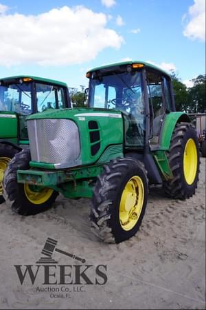 2009 John Deere 7130 Image