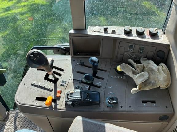 Image of John Deere 7130 equipment image 4