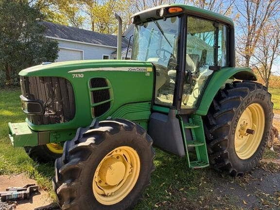 2009 John Deere 7130 Equipment Image0