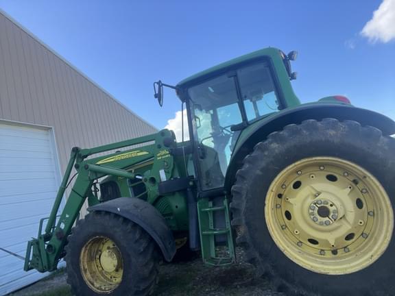 Image of John Deere 7130 equipment image 1