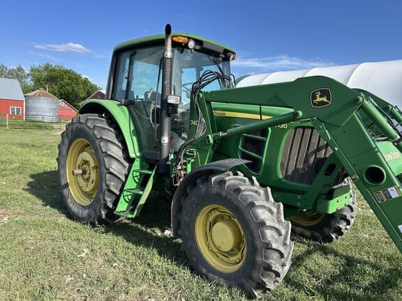 Image of John Deere 7130 Primary image