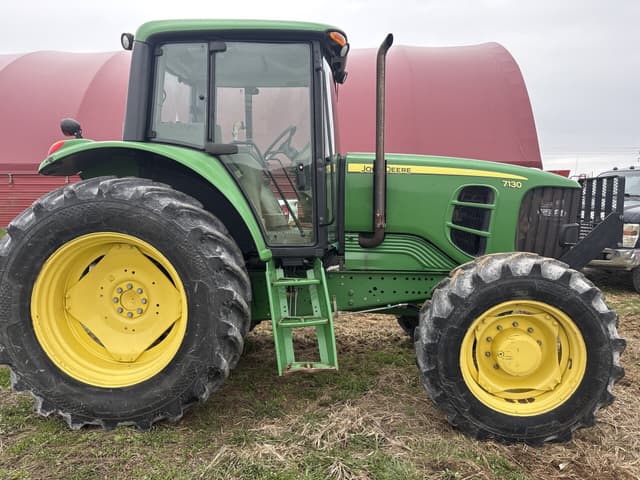 Image of John Deere 7130 equipment image 1