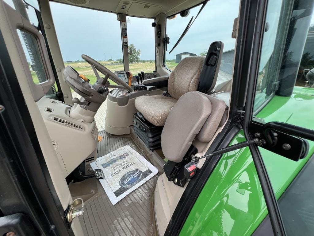 John Deere 7230 Equipment Image0