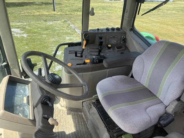 Image of John Deere 7230 equipment image 4