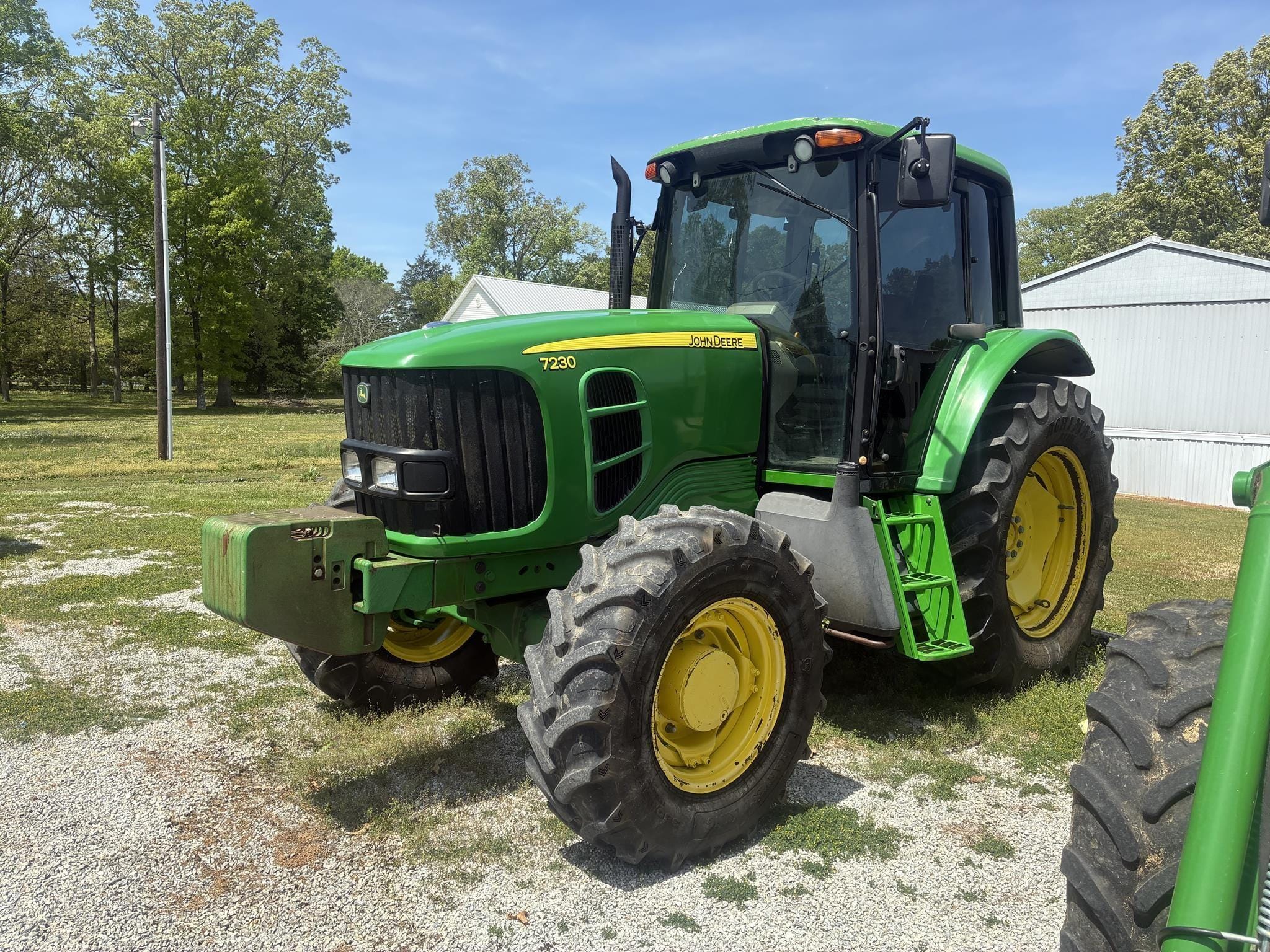 2009 John Deere 7230 Equipment Image0