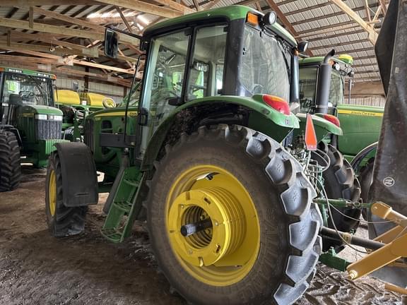 Image of John Deere 7230 equipment image 4