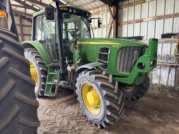 Image of John Deere 7230 equipment image 1