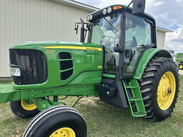Image of John Deere 7230 equipment image 4