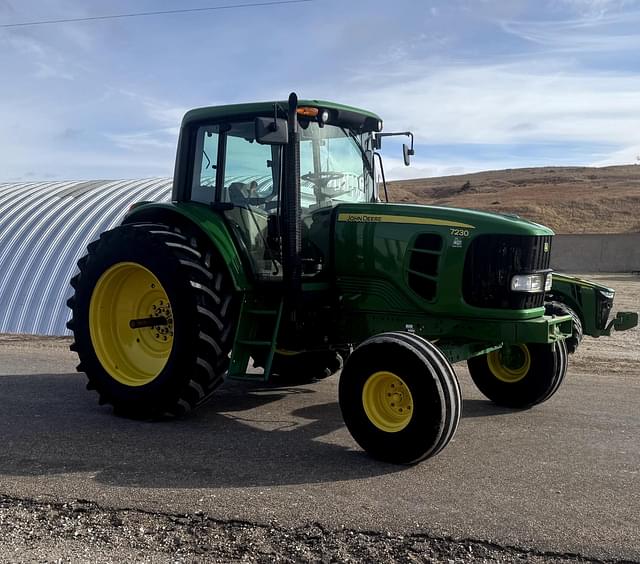 Image of John Deere 7230 equipment image 2