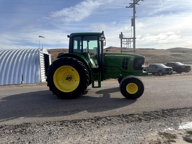 Image of John Deere 7230 equipment image 4