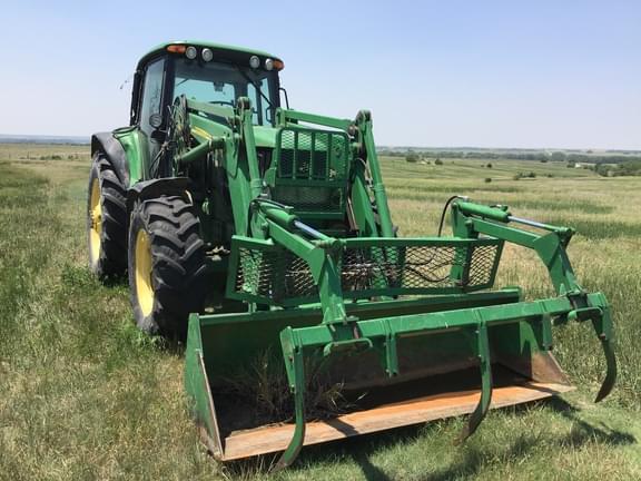 Image of John Deere 7330 equipment image 3