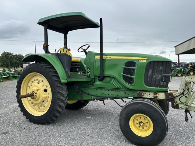 Image of John Deere 7330 equipment image 2