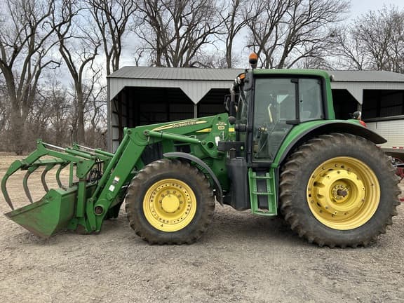 Image of John Deere 7330 equipment image 3