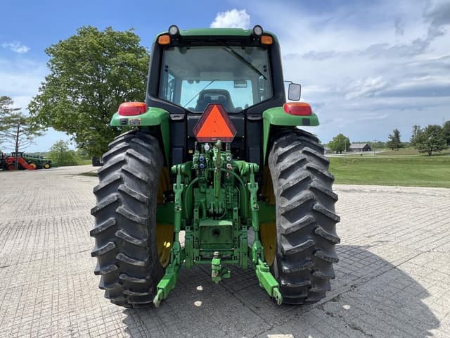 Image of John Deere 7330 equipment image 2