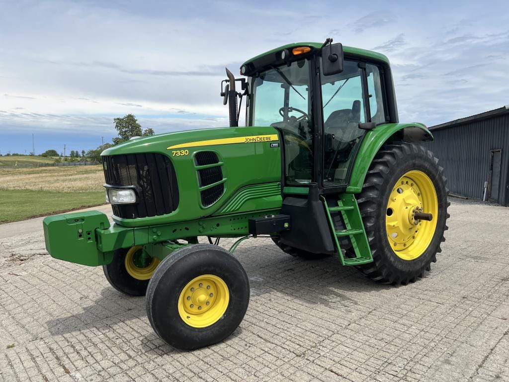 John Deere 7330 Equipment Image0