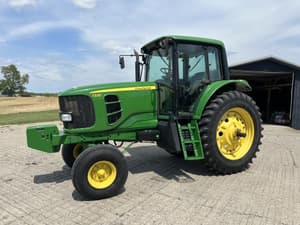 John Deere 7330 Image