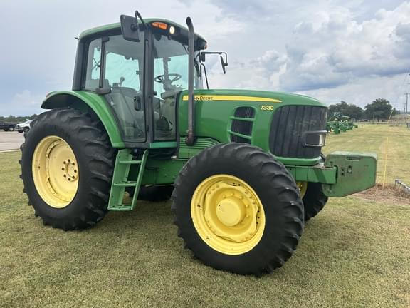 Image of John Deere 7330 Primary image