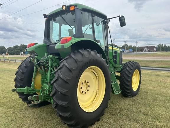 Image of John Deere 7330 equipment image 3