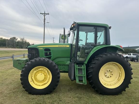 Image of John Deere 7330 equipment image 2