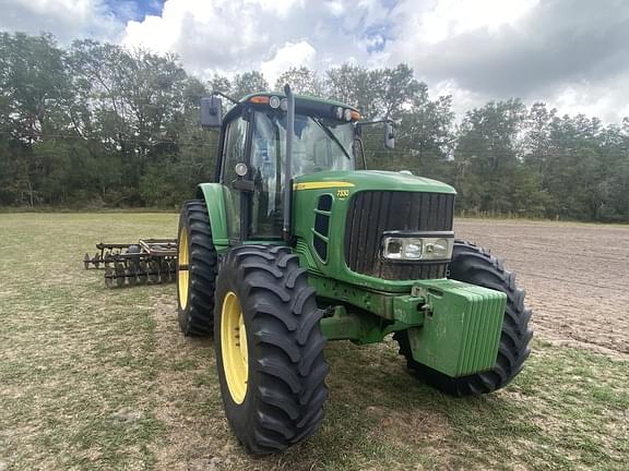 Image of John Deere 7330 equipment image 1