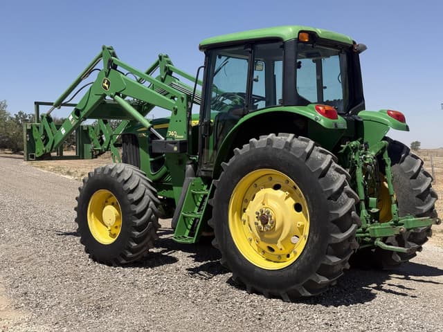 Image of John Deere 7330 equipment image 4