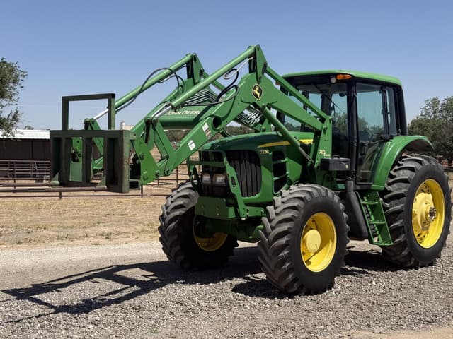 Image of John Deere 7330 equipment image 1